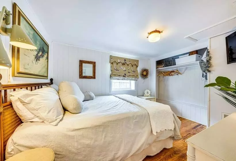 Oceanfront Amelia Island Cottage: Deck & Boardwalk