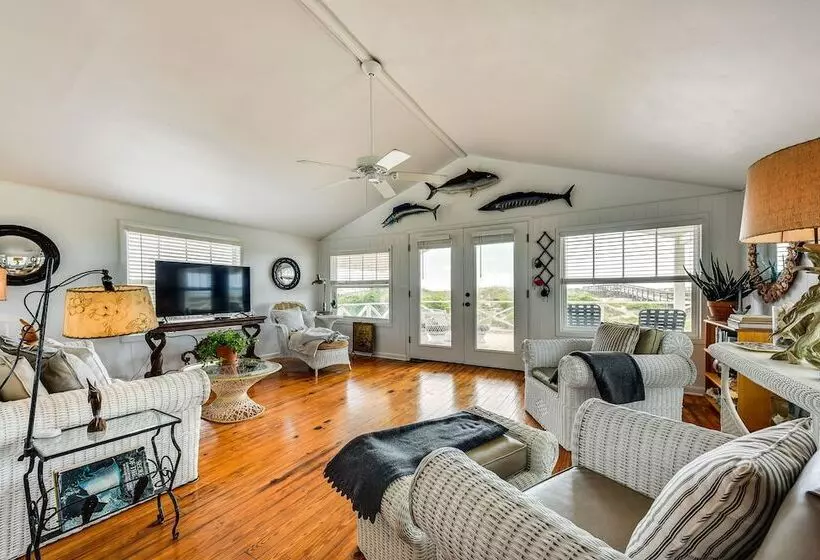 Oceanfront Amelia Island Cottage: Deck & Boardwalk