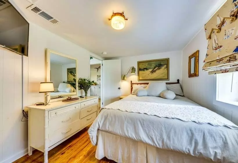 Oceanfront Amelia Island Cottage: Deck & Boardwalk