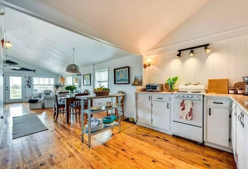 Oceanfront Amelia Island Cottage: Deck & Boardwalk