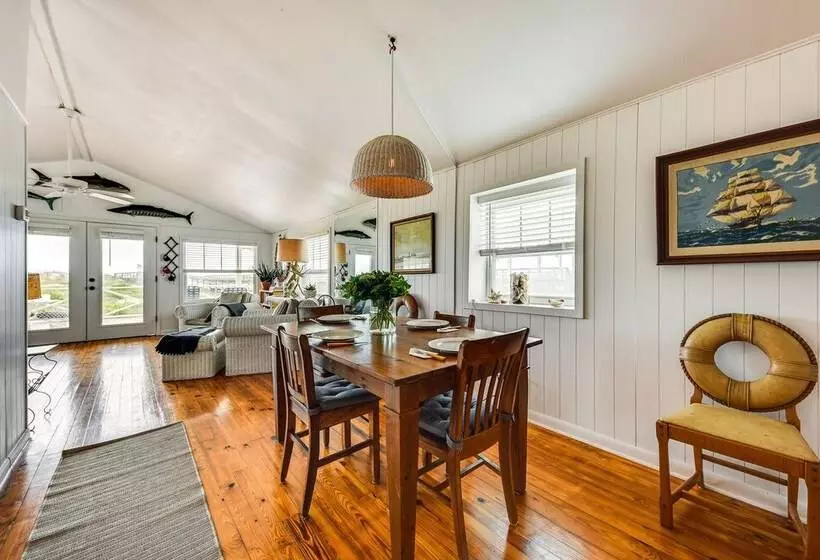 Oceanfront Amelia Island Cottage: Deck & Boardwalk