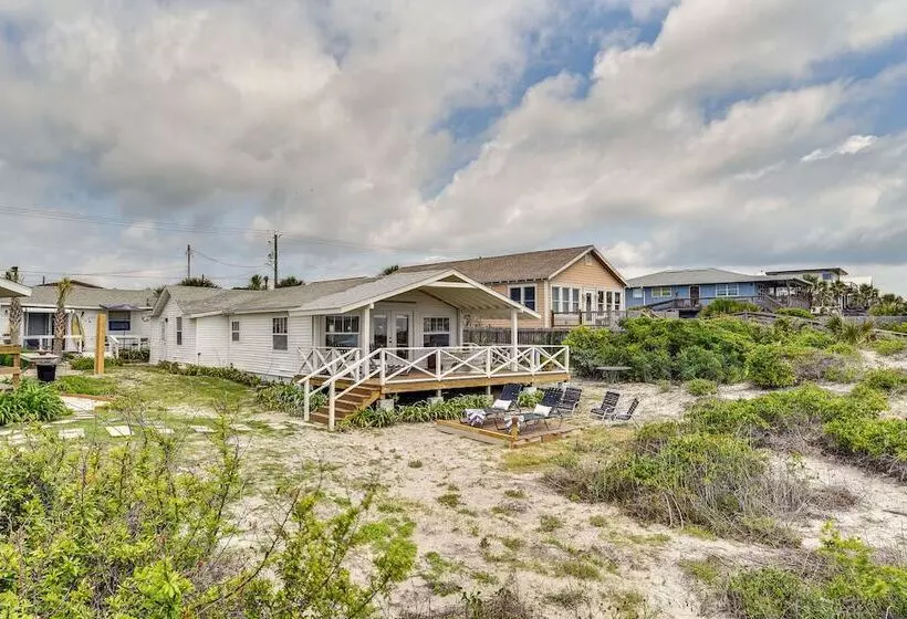 Oceanfront Amelia Island Cottage: Deck & Boardwalk