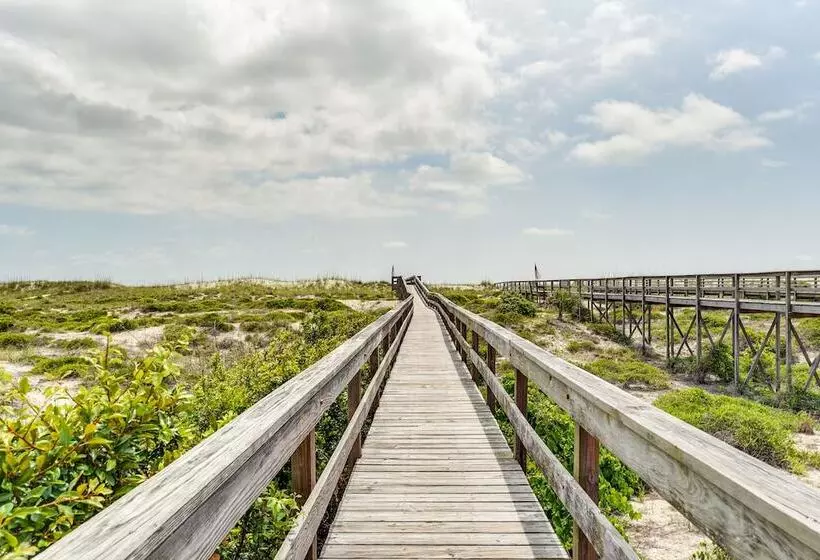 Oceanfront Amelia Island Cottage: Deck & Boardwalk