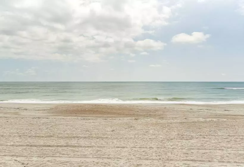 Oceanfront Amelia Island Cottage: Deck & Boardwalk