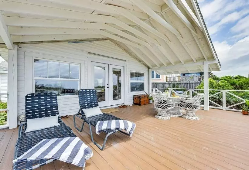 Oceanfront Amelia Island Cottage: Deck & Boardwalk