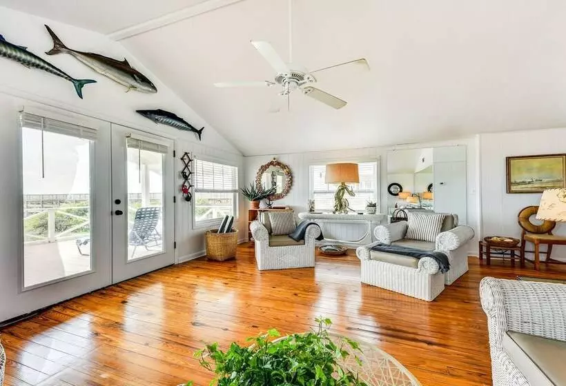 Oceanfront Amelia Island Cottage: Deck & Boardwalk