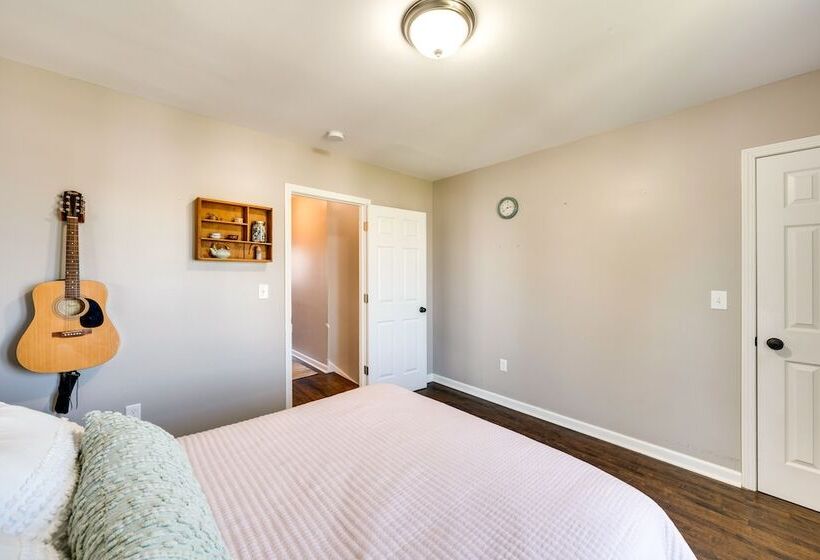 Pet Friendly Home 6 Mi To Downtown Milwaukee!