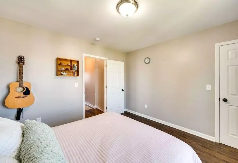 Pet Friendly Home   6 Mi To Downtown Milwaukee!
