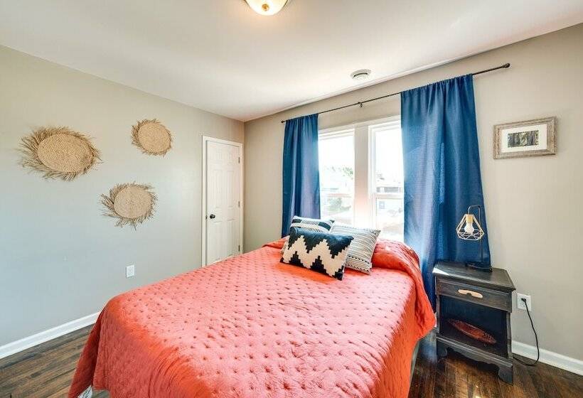Pet Friendly Home 6 Mi To Downtown Milwaukee!
