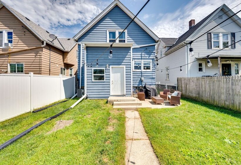 Pet Friendly Home 6 Mi To Downtown Milwaukee!