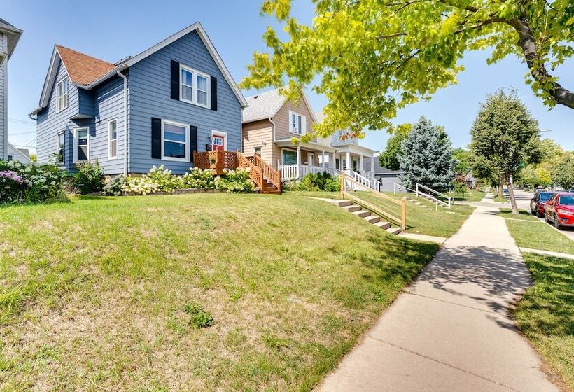 Pet Friendly Home 6 Mi To Downtown Milwaukee!