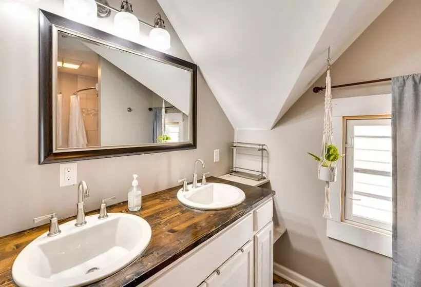 Pet Friendly Home   6 Mi To Downtown Milwaukee!