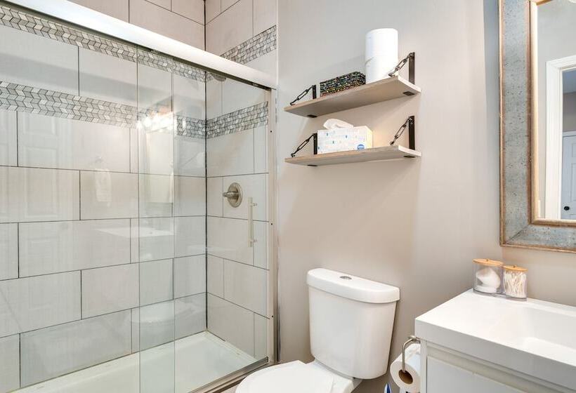 Pet Friendly Home 6 Mi To Downtown Milwaukee!