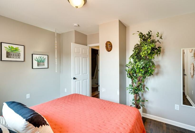 Pet Friendly Home 6 Mi To Downtown Milwaukee!