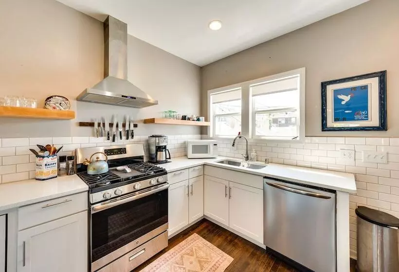 Pet Friendly Home   6 Mi To Downtown Milwaukee!