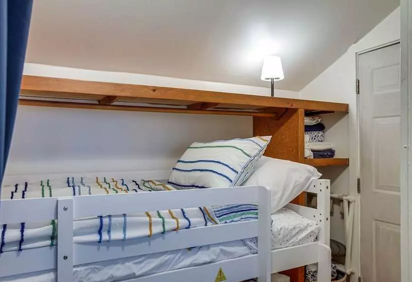 Pet Friendly Newman Lake Cottage W/ Beach Access!