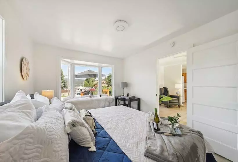 Pet Friendly Newman Lake Cottage W/ Beach Access!