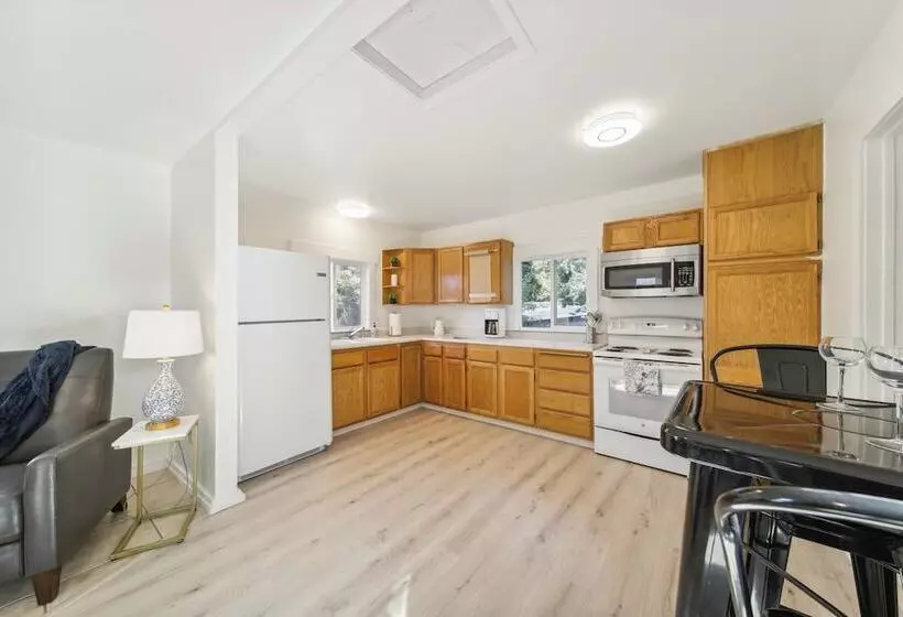 Pet Friendly Newman Lake Cottage W/ Beach Access!