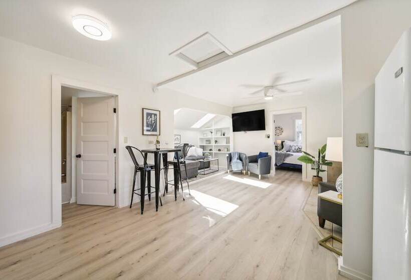 Pet Friendly Newman Lake Cottage W/ Beach Access!