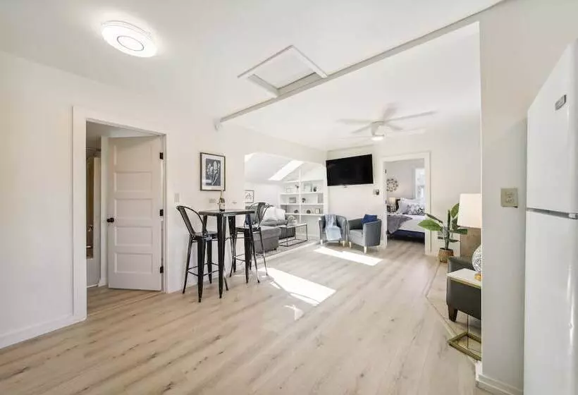 Pet Friendly Newman Lake Cottage W/ Beach Access!