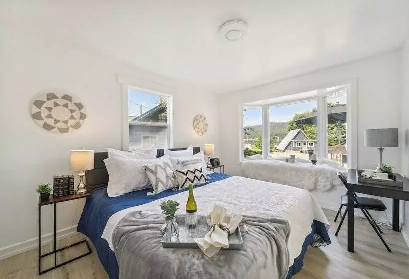 Pet Friendly Newman Lake Cottage W/ Beach Access!