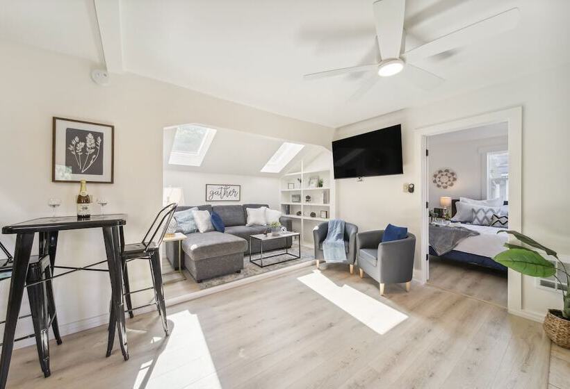 Pet Friendly Newman Lake Cottage W/ Beach Access!