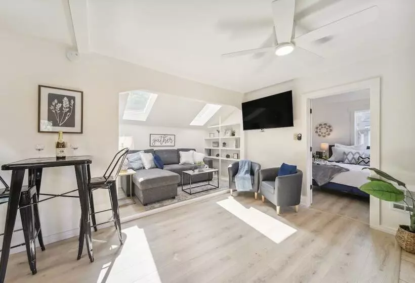 Pet Friendly Newman Lake Cottage W/ Beach Access!