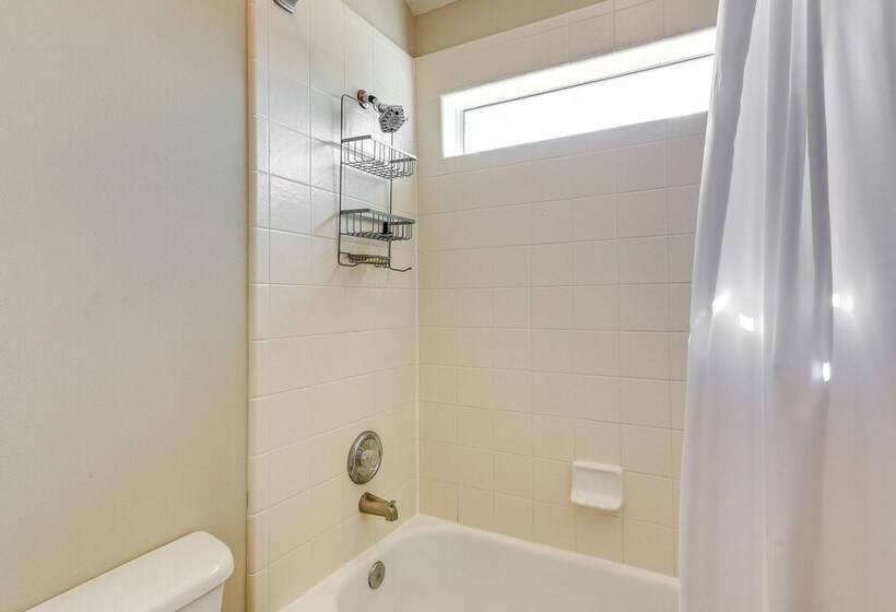 Pet Friendly Pearland Home ~ 21 Mi To Houston!