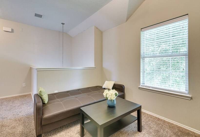 Pet Friendly Pearland Home ~ 21 Mi To Houston!