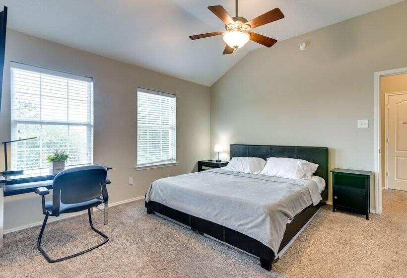 Pet Friendly Pearland Home ~ 21 Mi To Houston!