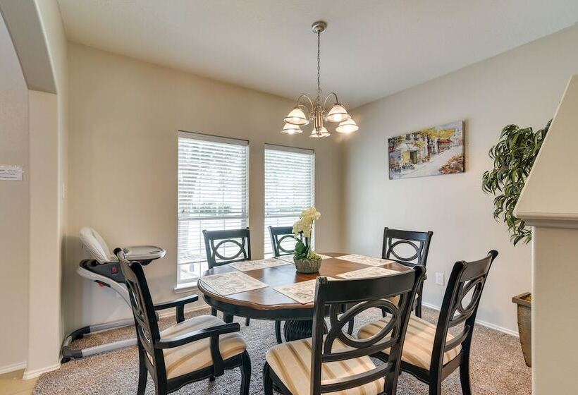 Pet Friendly Pearland Home ~ 21 Mi To Houston!