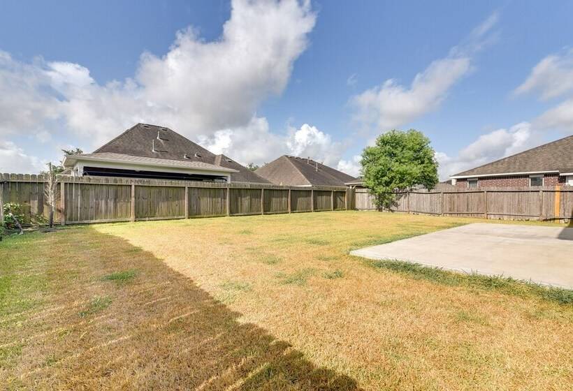 Pet Friendly Pearland Home ~ 21 Mi To Houston!