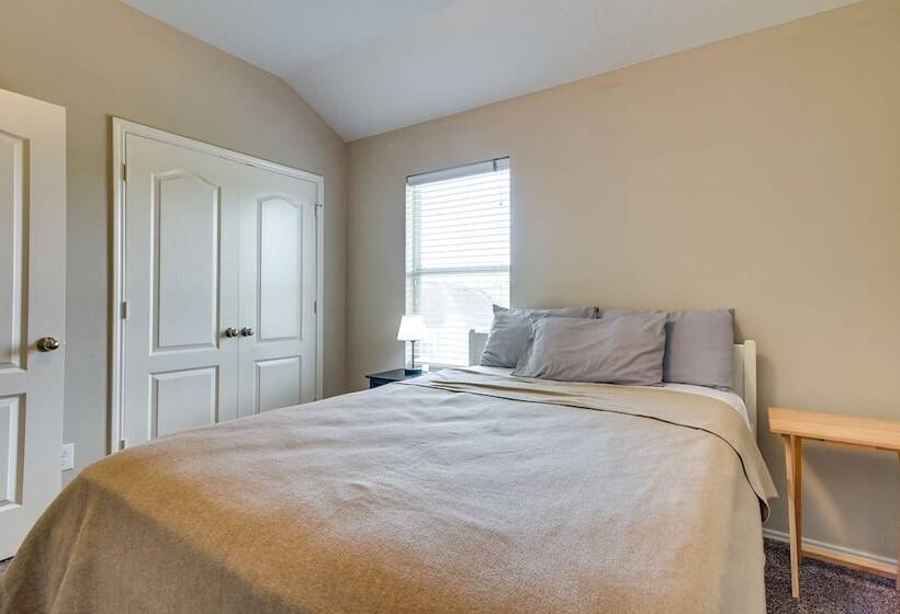 Pet Friendly Pearland Home ~ 21 Mi To Houston!