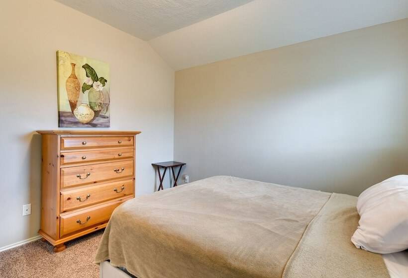 Pet Friendly Pearland Home ~ 21 Mi To Houston!