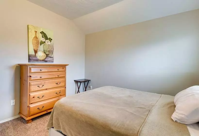 Pet Friendly Pearland Home ~ 21 Mi To Houston!