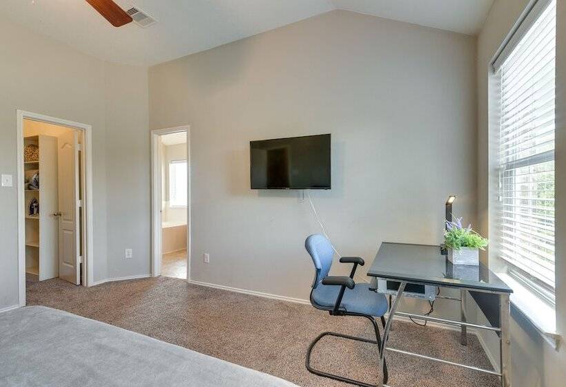 Pet Friendly Pearland Home ~ 21 Mi To Houston!