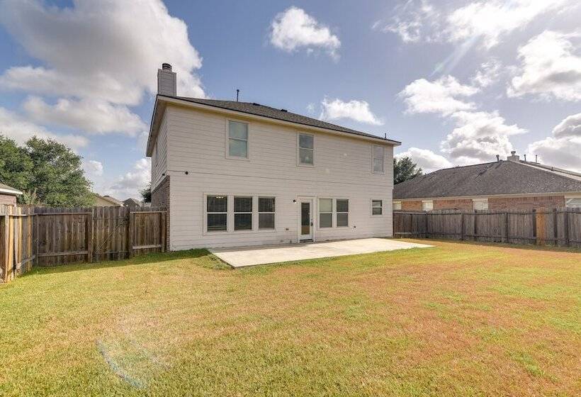 Pet Friendly Pearland Home ~ 21 Mi To Houston!