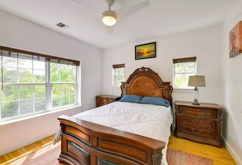 Pet Friendly Southampton Paradise With Pool!