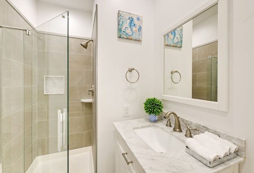 Pet Friendly Southampton Paradise With Pool!