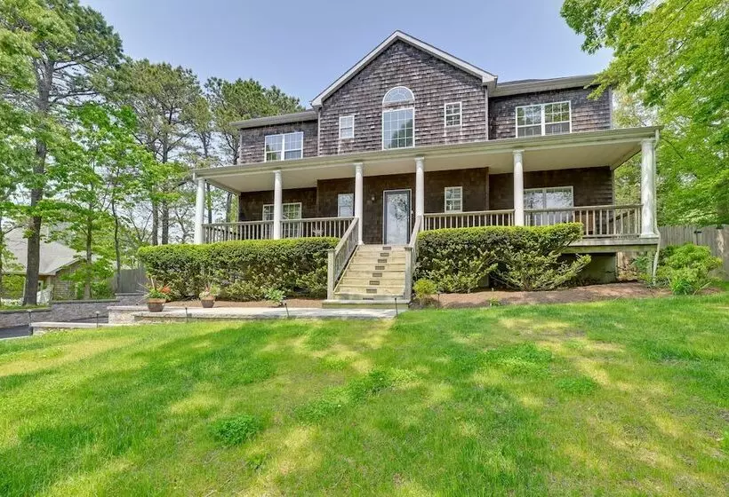 Pet Friendly Southampton Paradise With Pool!