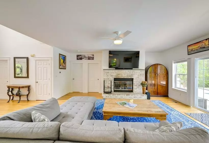 Pet Friendly Southampton Paradise With Pool!