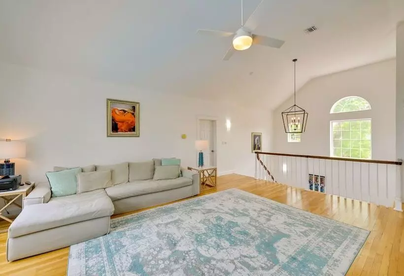 Pet Friendly Southampton Paradise With Pool!