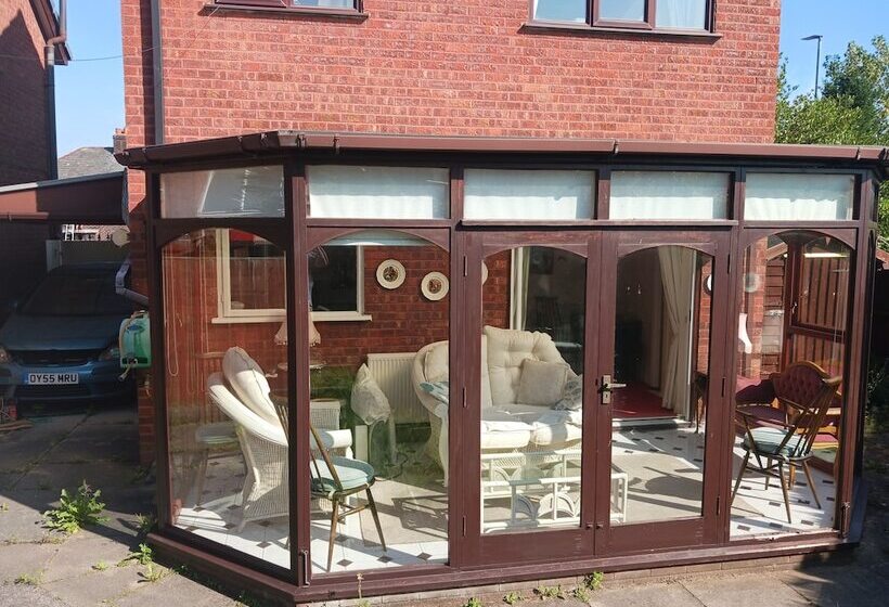 إقامة Captivating 3 Bed House In Saint Helens