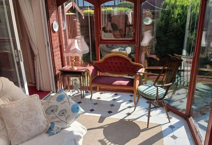 إقامة Captivating 3 Bed House In Saint Helens