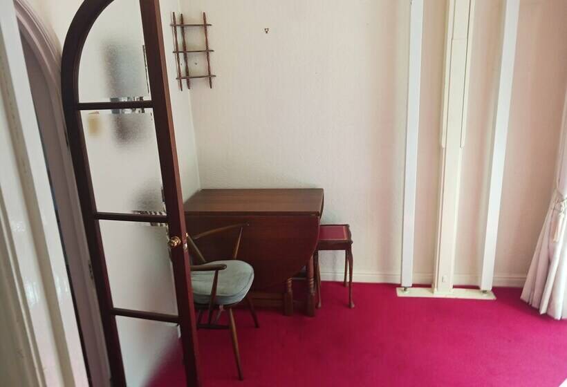 إقامة Captivating 3 Bed House In Saint Helens