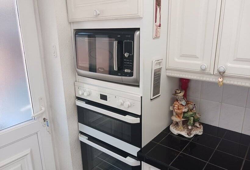 إقامة Captivating 3 Bed House In Saint Helens