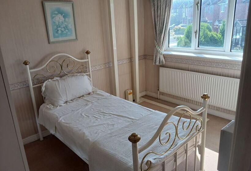 إقامة Captivating 3 Bed House In Saint Helens