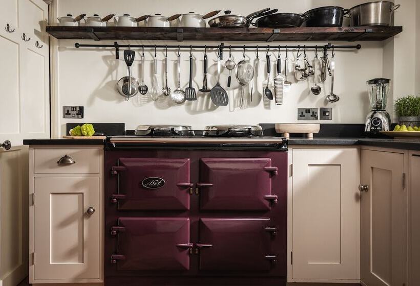 إقامة Lovely 3 Bed House In West Malling, Kent