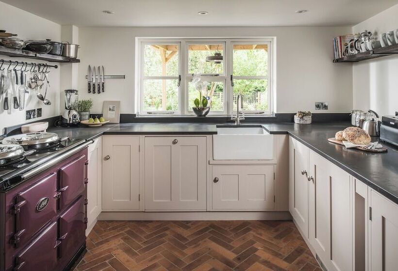 إقامة Lovely 3 Bed House In West Malling, Kent