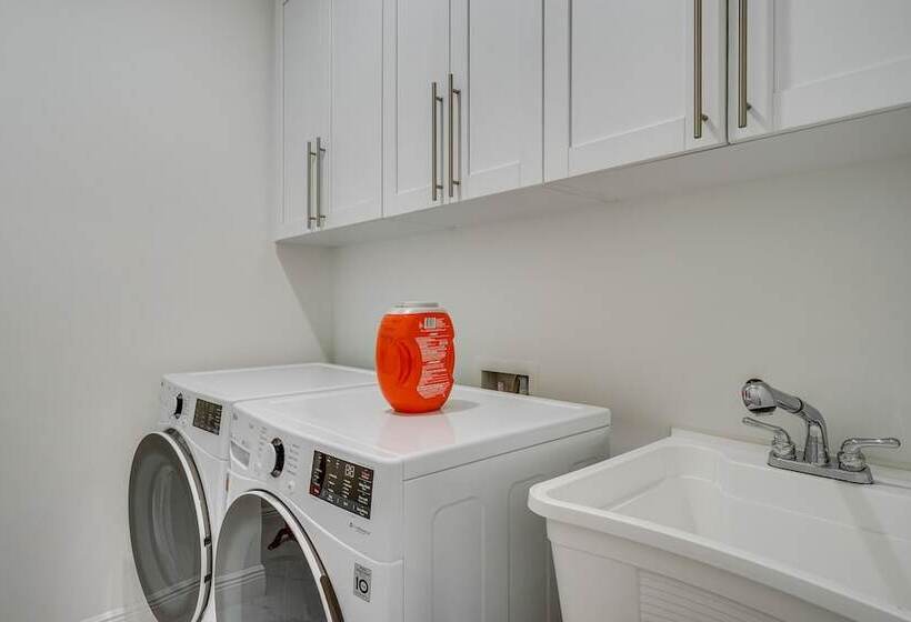 10 Mi To Yacht Club Public Beach: Getaway W/ Pool